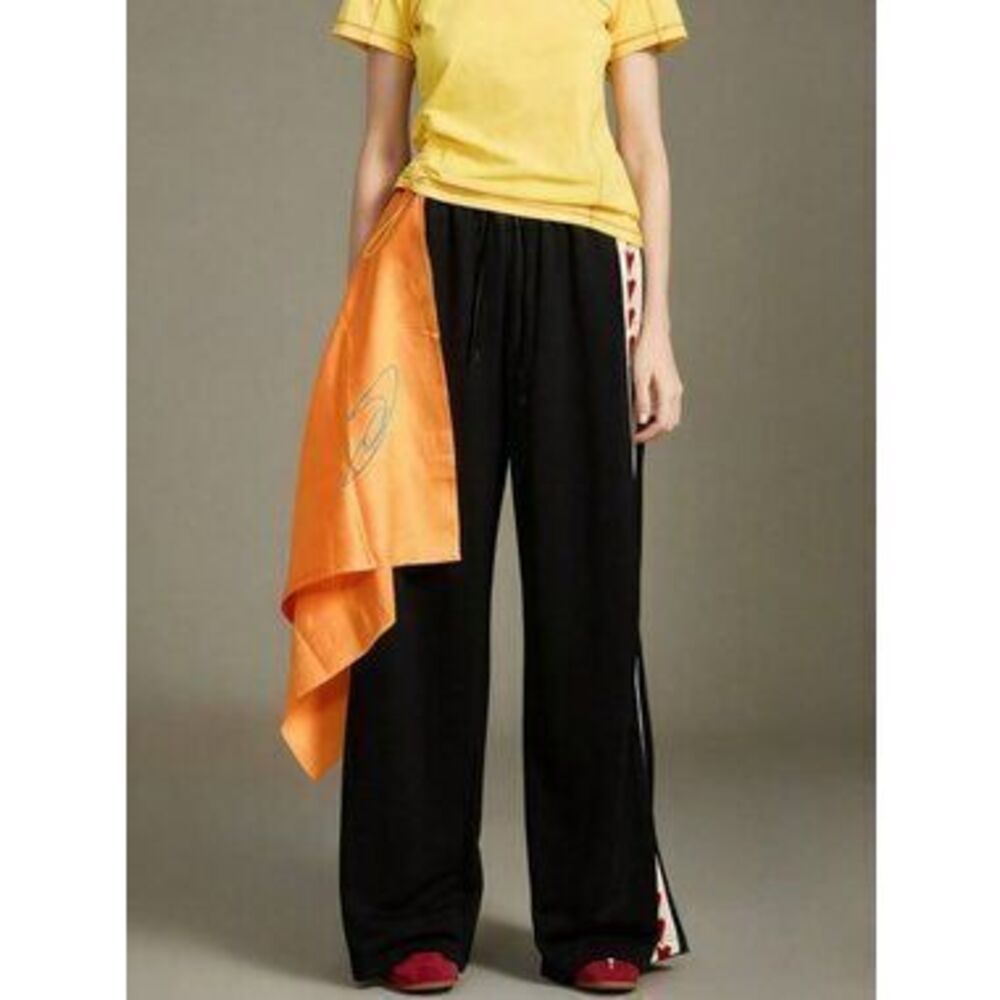 Black Preppy Women's High Waist Wide Leg Drawstring Sweatpants with Heart Belt - Picture 3 of 4